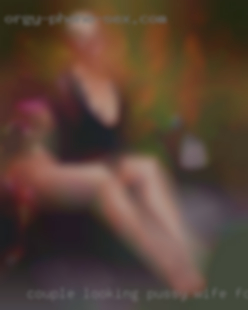 Couple looking pussy wife for Like minded people in Greenbrier.